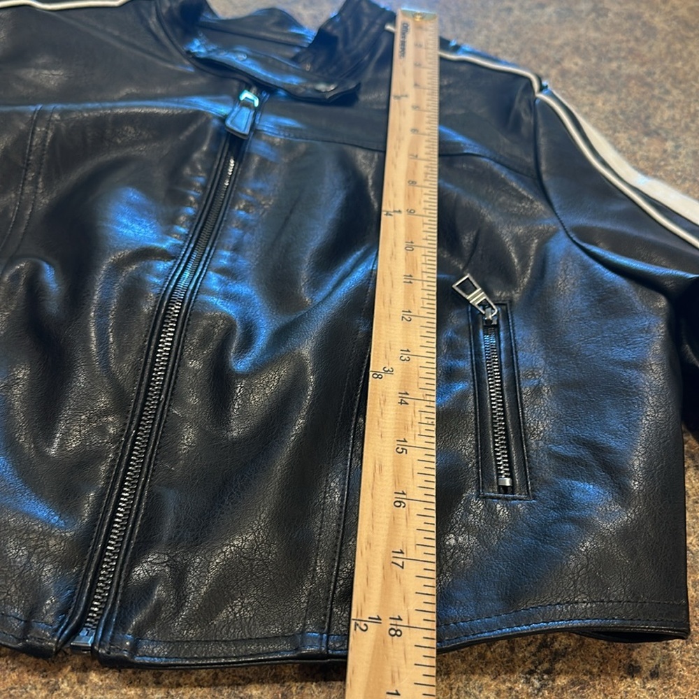 Love Tree Faux Leather Jacket Size Large Black/White Contrast Stripe Cropped - Picture 15 of 15